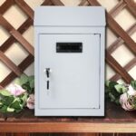 Boîte aux lettres métallique blanche